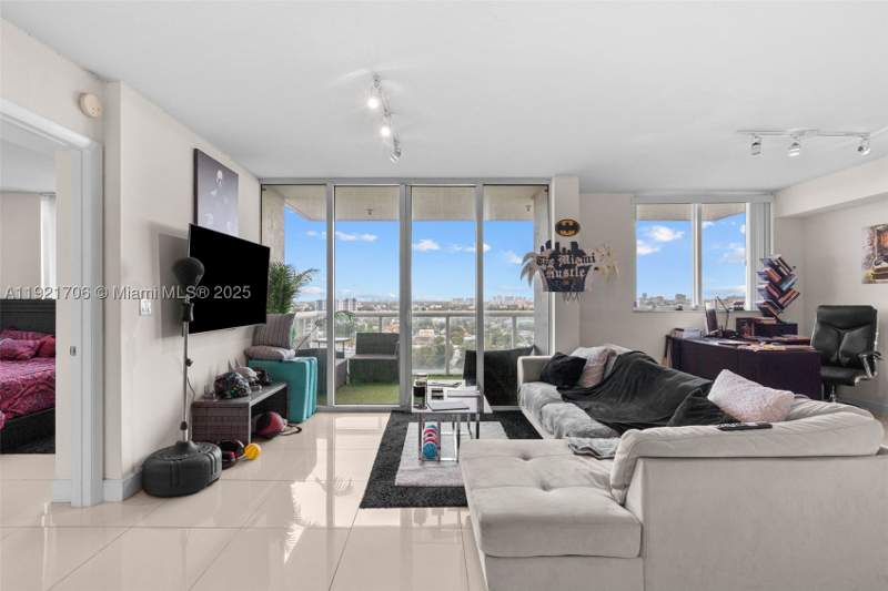 1 bedroom Condominium at 1871 NW S River Dr 1402, Terrazas Riverpark Villag, Miami — photo 3