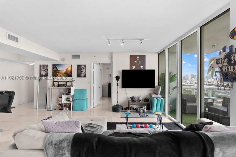 1 bedroom Condominium at 1871 NW S River Dr 1402, Terrazas Riverpark Villag, Miami — photo 4
