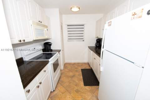 201 178th Dr 323, Sunny Isles Beach FL - photo 23 of 72