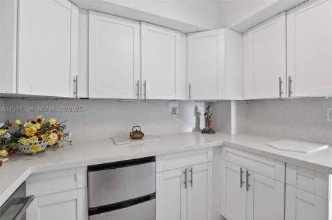 300 Bayview Dr 308, Sunny Isles Beach FL - photo 12 of 63