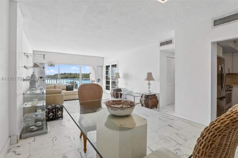 300 Bayview Dr 308, Sunny Isles Beach FL - photo 22 of 63
