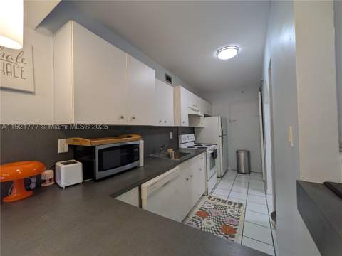 100 Lincoln Rd 904, Miami Beach FL - photo 13 of 19