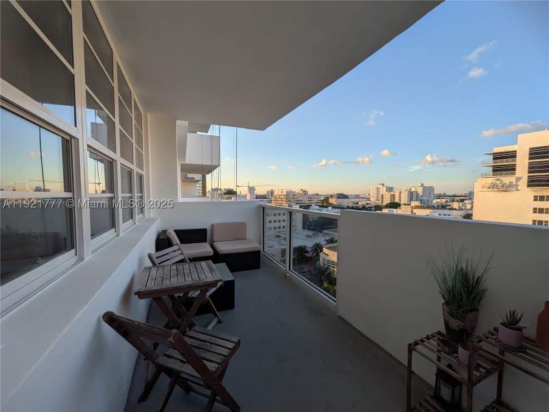 1 bedroom Condominium at 100 Lincoln Rd 904, The Decoplage Condo, Miami Beach — photo 2