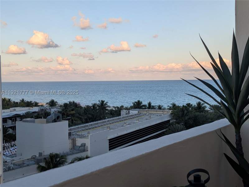 1 bedroom Condominium at 100 Lincoln Rd 904, The Decoplage Condo, Miami Beach — photo 3