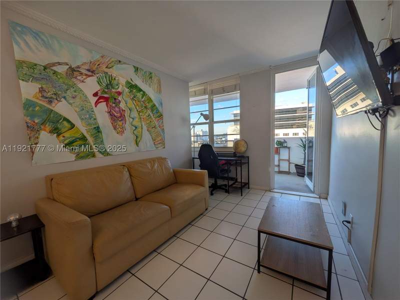 1 bedroom Condominium at 100 Lincoln Rd 904, The Decoplage Condo, Miami Beach — photo 5