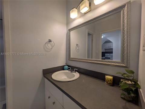100 Lincoln Rd 904, Miami Beach FL - photo 9 of 19