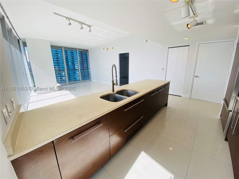 2 bedroom Condominium at 475 Brickell Ave 3715, Iconbrickell Condo No 1, Miami — photo 4