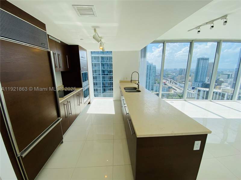 2 bedroom Condominium at 475 Brickell Ave 3715, Iconbrickell Condo No 1, Miami — photo 5