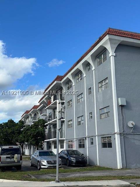2 bedroom Condominium at 13725 NE 6th Ave 209, Tropical Terrace Condo, North Miami — photo 2