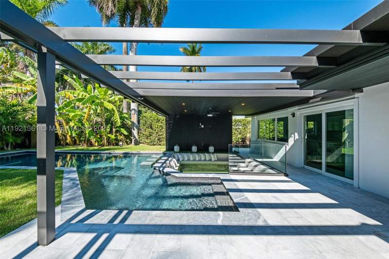 3 bedroom SingleFamilyResidence at 10618 NE 11th ct, Miami Shores Estates, Miami Shores — photo 2