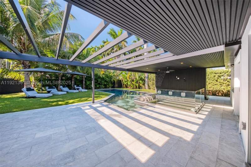 3 bedroom SingleFamilyResidence at 10618 NE 11th ct, Miami Shores Estates, Miami Shores — photo 3
