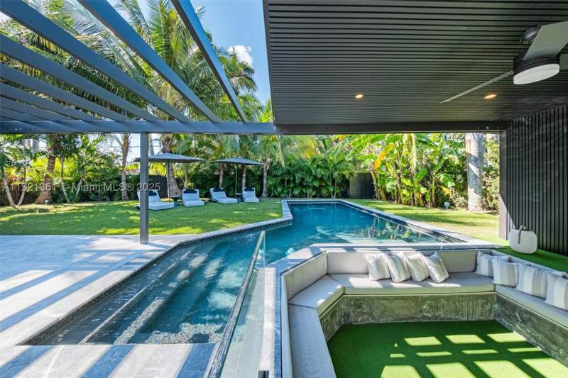 3 bedroom SingleFamilyResidence at 10618 NE 11th ct, Miami Shores Estates, Miami Shores — photo 4