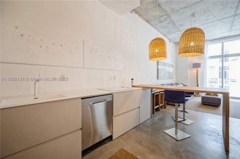 2001 Meridian Ave 512, Miami Beach FL - photo 9 of 32