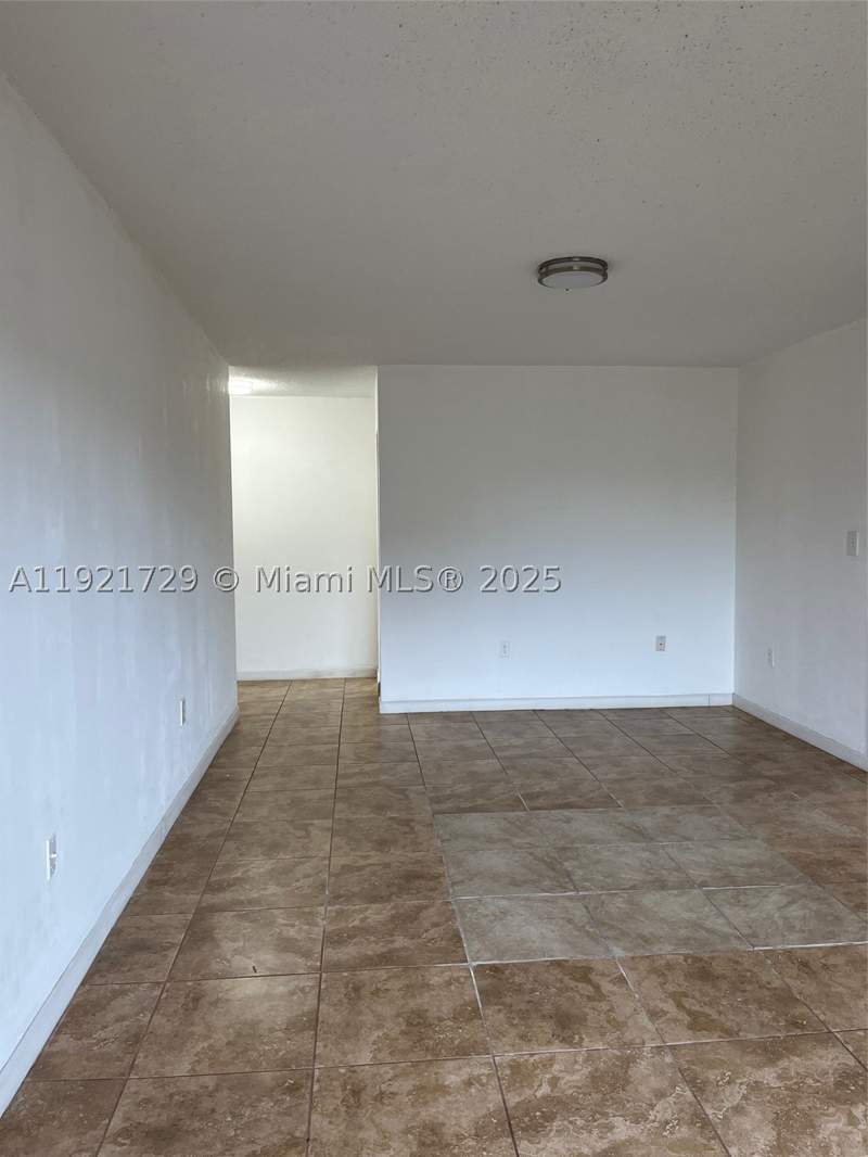 1 bedroom Condominium at 13500 NE 3rd Ct 402, BROOKVIEW CONDO, North Miami — photo 1