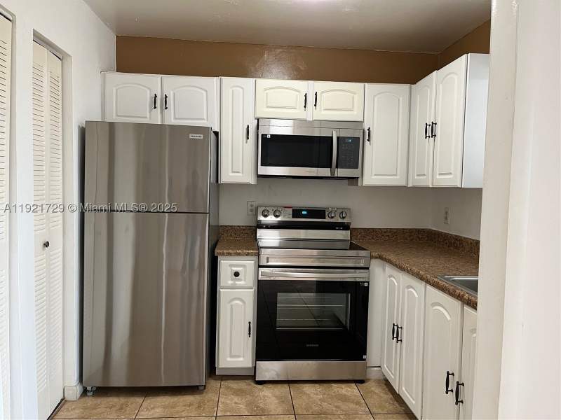 1 bedroom Condominium at 13500 NE 3rd Ct 402, BROOKVIEW CONDO, North Miami — photo 2