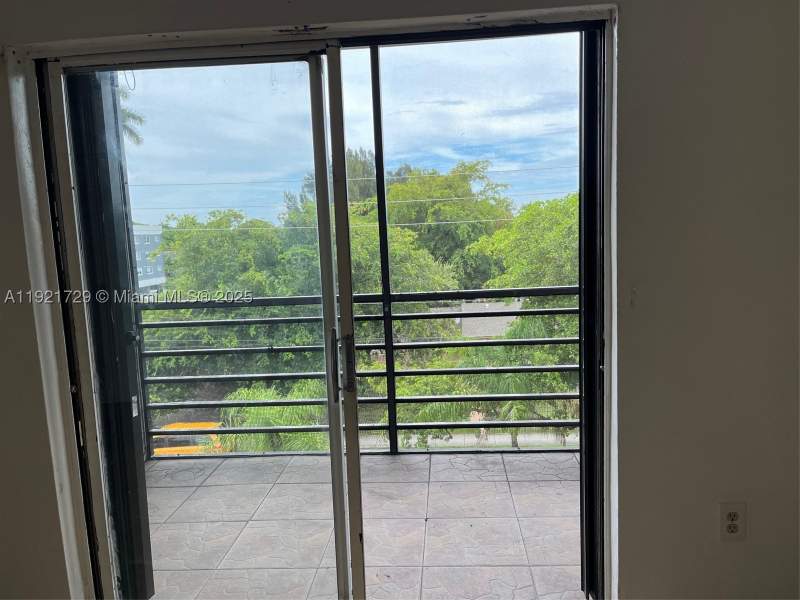 1 bedroom Condominium at 13500 NE 3rd Ct 402, BROOKVIEW CONDO, North Miami — photo 5