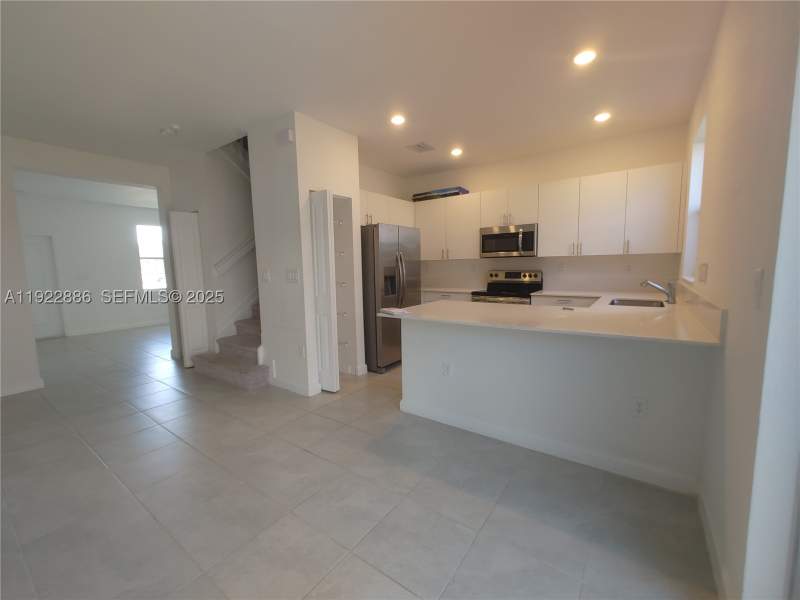 3 bedroom Townhouse at 1766 SE 26th Rd, Riviera By Lennar, Homestead — photo 2