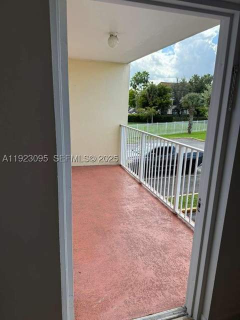 7000 NW 186th St 4-226, Hialeah FL - photo 12 of 14