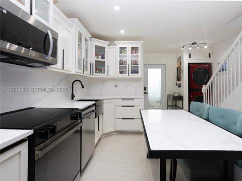 437 SW 3rd St 2, Miami FL - photo 10 of 35