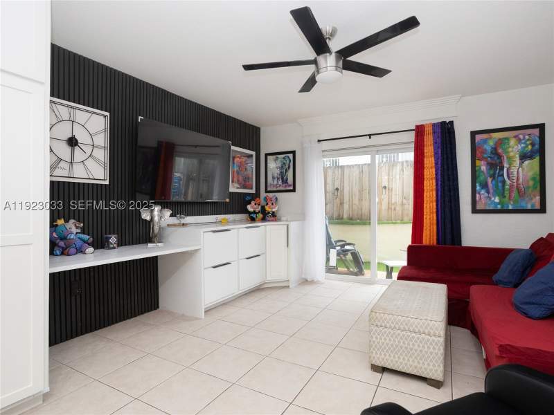 2 bedroom Townhouse at 437 SW 3rd St 2, Neo View Condo, Miami — photo 2