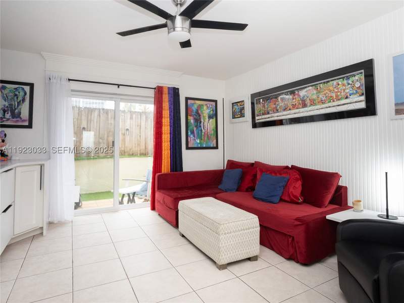2 bedroom Townhouse at 437 SW 3rd St 2, Neo View Condo, Miami — photo 3