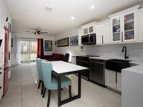 437 SW 3rd St 2, Miami FL - photo 6 of 35