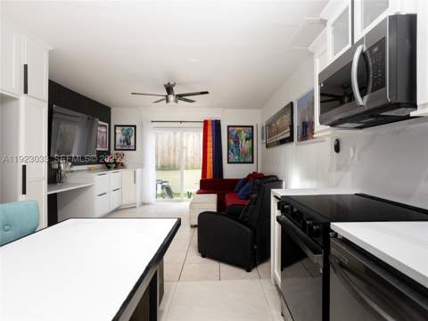 437 SW 3rd St 2, Miami FL - photo 8 of 35
