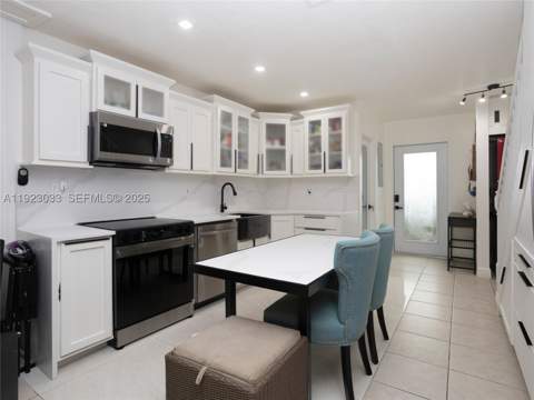 437 SW 3rd St 2, Miami FL - photo 9 of 35