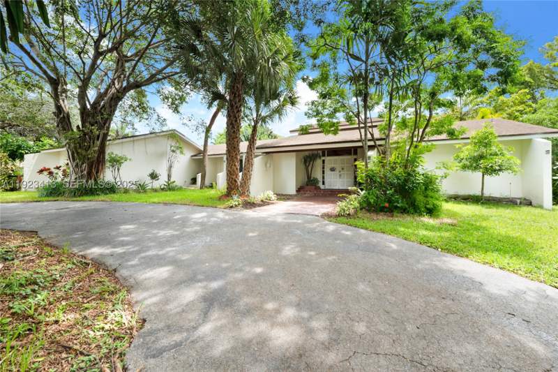 4 bedroom SingleFamilyResidence at 17123 SW 78th Pl, Charlotte Estates, Palmetto Bay — photo 2