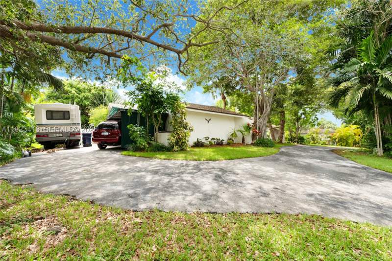 4 bedroom SingleFamilyResidence at 17123 SW 78th Pl, Charlotte Estates, Palmetto Bay — photo 3