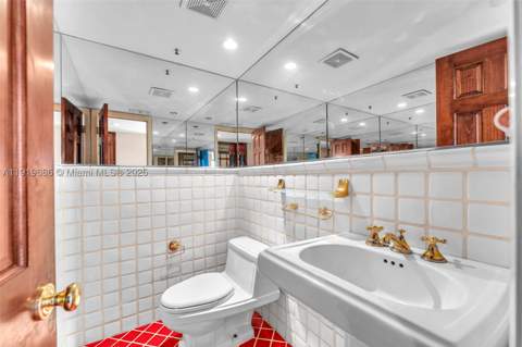801 N Venetian Dr 208, Miami Beach FL - photo 7 of 69