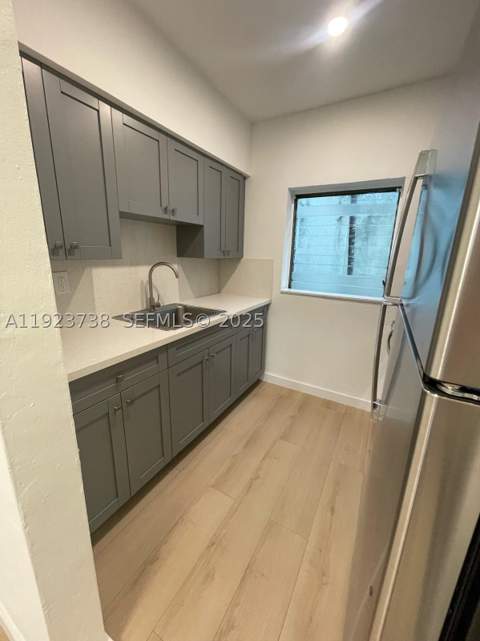 544 Michigan Ave 10, Miami Beach FL - photo 6 of 11