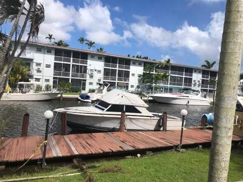 645 NE 77th St 8, Miami FL - photo 6 of 8