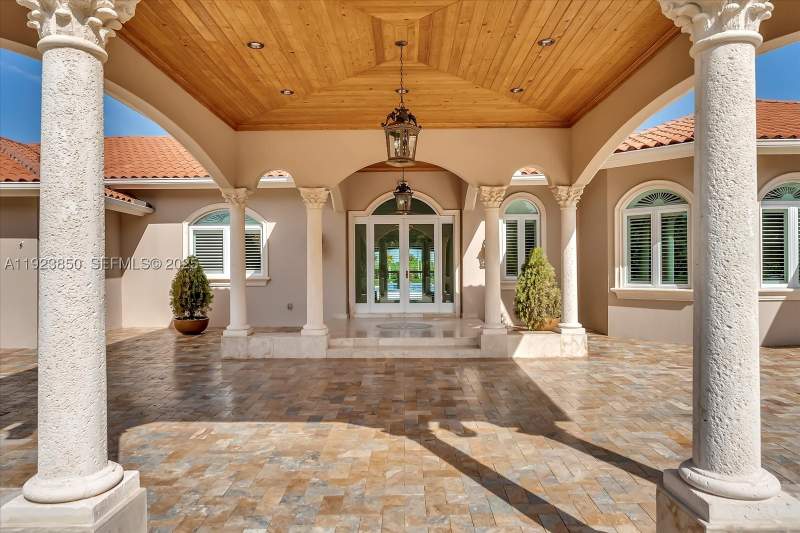 5 bedroom SingleFamilyResidence at 18611 SW 122nd St, NoSubdivionName, Miami — photo 3