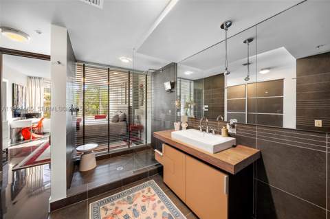 2155 Washington Ct 205, Miami Beach FL - photo 13 of 14