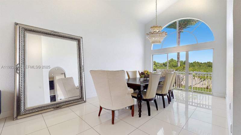 4 bedroom SingleFamilyResidence at 14633 SW 132nd Ave, Silver Lakes Sec 1 Amend, Miami — photo 4