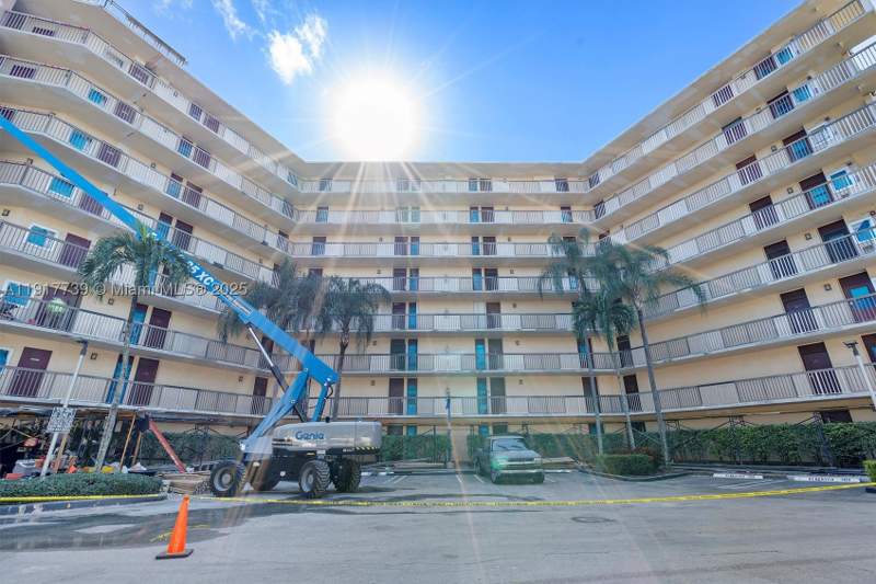 1 bedroom Condominium at 3101 N Country Club Dr 504, Bravura II Condo, Aventura — photo 2