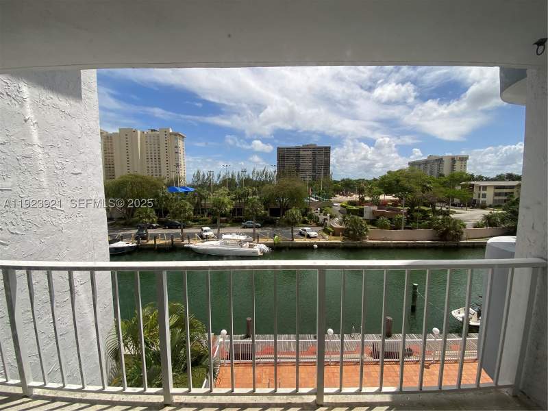 1 bedroom Condominium at 1650 NE 115th St 405, Cricket Clubhouse Condo, Miami — photo 3