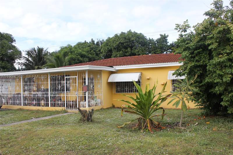 3 bedroom SingleFamilyResidence at 3135 NW 82nd St, Greenville Manor, Miami — photo 3