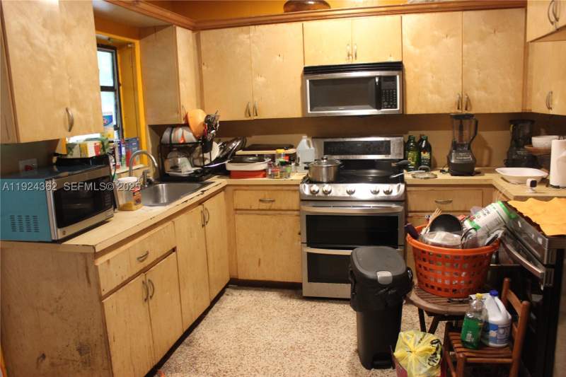 3 bedroom SingleFamilyResidence at 3135 NW 82nd St, Greenville Manor, Miami — photo 4