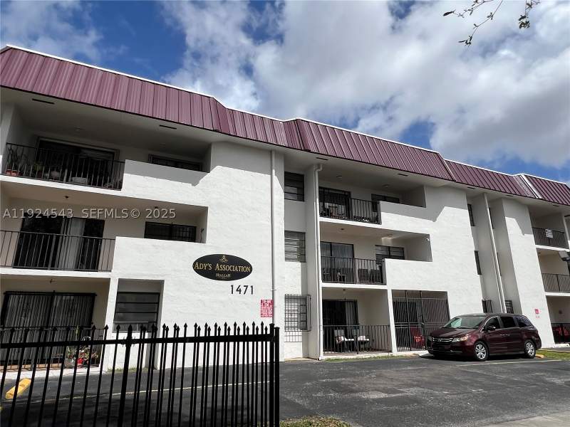 2 bedroom Condominium at 1471 W 43rd Pl 302, Adys Condo, Hialeah — photo 2