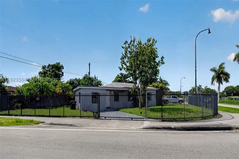4 bedroom SingleFamilyResidence at 14801 Lincoln Blvd, Richmond Heights, Miami — photo 2