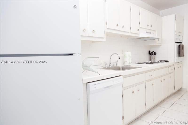 1 bedroom Condominium at 100 Lincoln Rd 1216, The Decoplage Condo, Miami Beach — photo 5