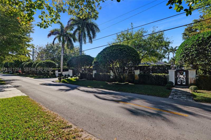 4 bedroom SingleFamilyResidence at 10400 SW 62nd St, Miller Drive Estates, Miami — photo 3