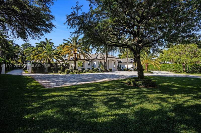 4 bedroom SingleFamilyResidence at 10400 SW 62nd St, Miller Drive Estates, Miami — photo 4