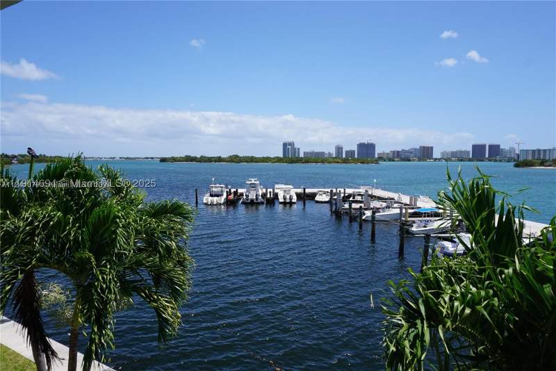 2 bedroom Condominium at 2700 NE 135th St 45, Fairmont House, North Miami — photo 2