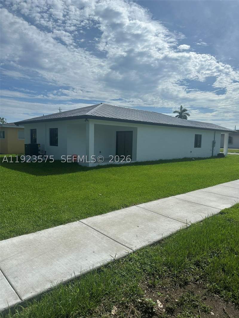 4 bedroom SingleFamilyResidence at 580 SW 10th Ave, Roosevelt Homesites, Homestead — photo 5