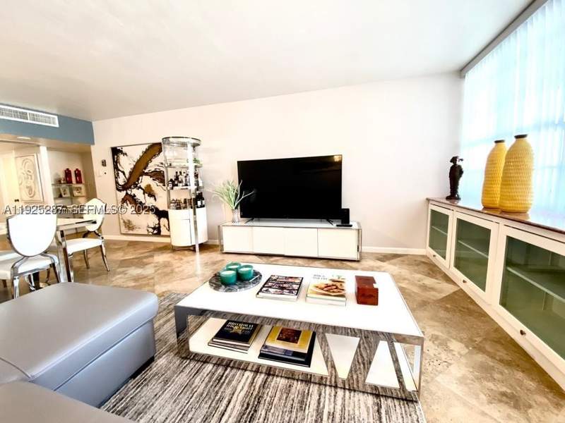 1 bedroom Condominium at 100 Lincoln Rd 608, The Decoplage Condo, Miami Beach — photo 3