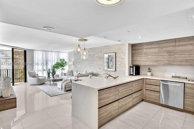 1 bedroom Condominium at 1865 Brickell Ave A703, Brickell Place Condo, Miami — photo 2