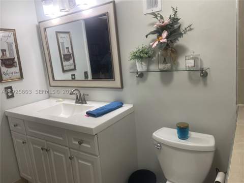 661 NE 195th St 309, Miami FL - photo 17 of 27